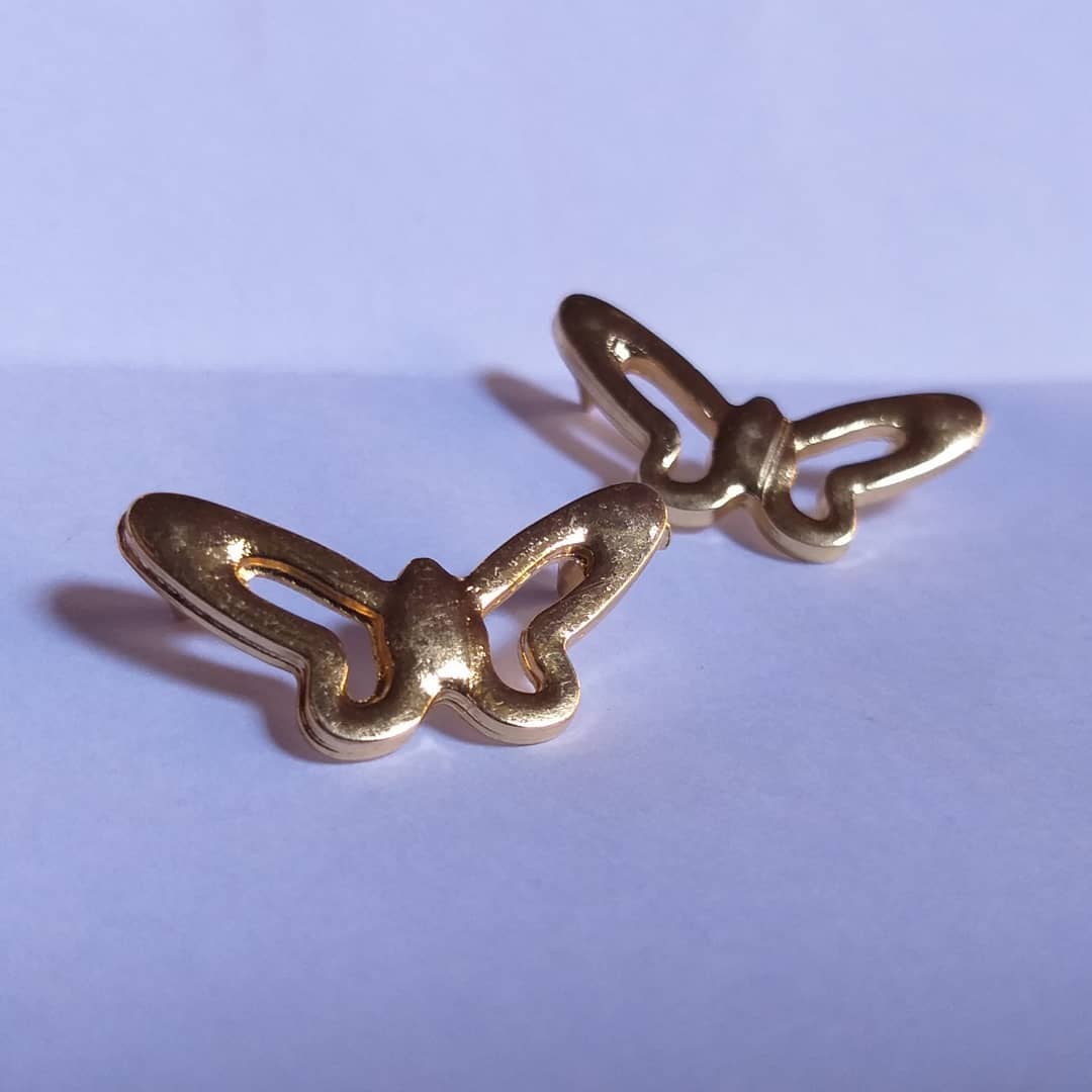 Etiqueta dorada pequeña